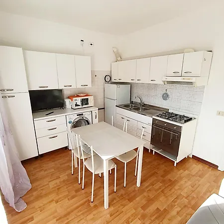 Con Balcone Vicino Mare E Parco דירה